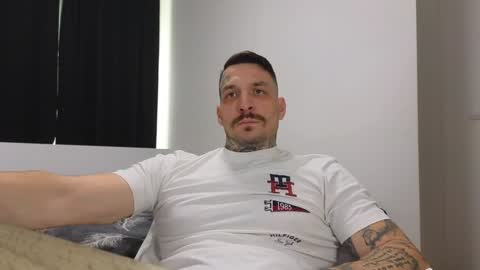 Snapshot of thebestmuscles chatting on 12-13-24, 08:41 John online show from 12-13-24, 08:41