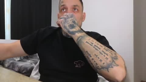 Snapshot of thebestmuscles chatting on 12-16-24, 01:11 John online show from 12-16-24, 01:11