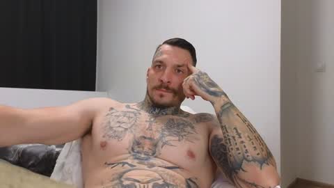 Snapshot of thebestmuscles chatting on 12-16-24, 04:16 John online show from 12-16-24, 04:16