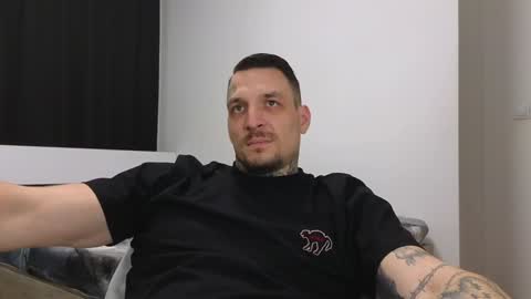 Snapshot of thebestmuscles chatting on 12-18-24, 10:46 John online show from 12-18-24, 10:46