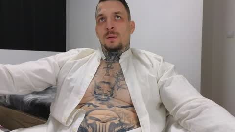 Snapshot of thebestmuscles chatting on 12-19-24, 02:35 John online show from 12-19-24, 02:35