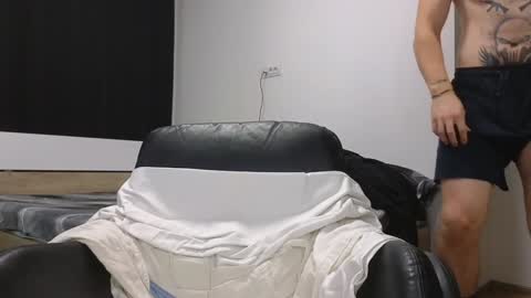 Snapshot of thebestmuscles chatting on 12-26-24, 08:00 John online show from 12-26-24, 08:00