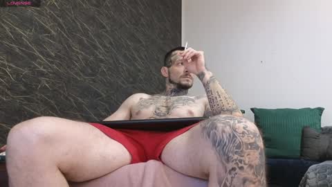 Snapshot of thebestmuscles chatting on 01-01-25, 07:10 John online show from 01-01-25, 07:10