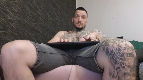 Snapshot of thebestmuscles chatting on 01-04-25, 04:32 John online show from 01-04-25, 04:32