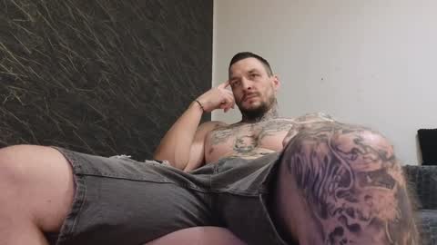 Snapshot of thebestmuscles chatting on 01-06-25, 06:52 John online show from 01-06-25, 06:52