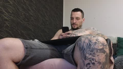 Snapshot of thebestmuscles chatting on 01-09-25, 05:22 John online show from 01-09-25, 05:22