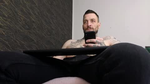 Snapshot of thebestmuscles chatting on 01-31-25, 06:46 John online show from 01-31-25, 06:46