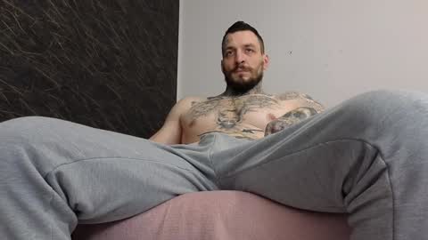 Snapshot of thebestmuscles chatting on 02-05-25, 06:35 John online show from 02-05-25, 06:35