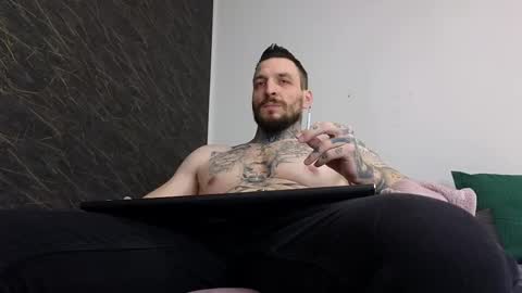 Snapshot of thebestmuscles chatting on 02-09-25, 02:18 John online show from 02-09-25, 02:18