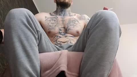 Snapshot of thebestmuscles chatting on 02-10-25, 05:52 John online show from 02-10-25, 05:52