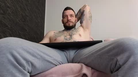 Snapshot of thebestmuscles chatting on 02-12-25, 09:52 John online show from 02-12-25, 09:52