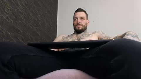 Snapshot of thebestmuscles chatting on 02-12-25, 01:48 John online show from 02-12-25, 01:48