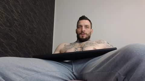 Snapshot of thebestmuscles chatting on 02-17-25, 03:42 John online show from 02-17-25, 03:42