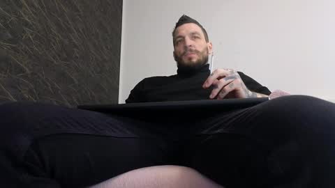 Snapshot of thebestmuscles chatting on 02-19-25, 09:28 John online show from 02-19-25, 09:28