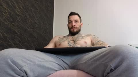 Snapshot of thebestmuscles chatting on 02-20-25, 07:45 John online show from 02-20-25, 07:45