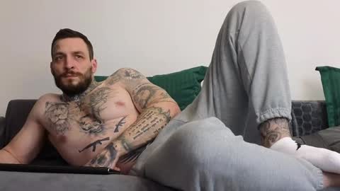 Snapshot of thebestmuscles chatting on 02-20-25, 01:40 John online show from 02-20-25, 01:40