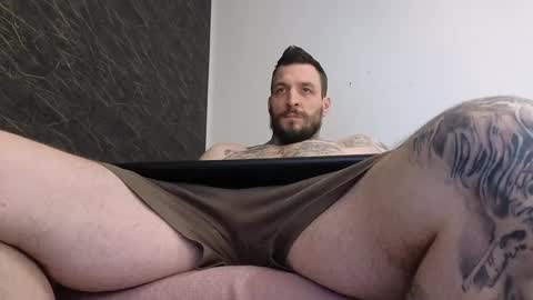 Snapshot of thebestmuscles chatting on 02-24-25, 01:31 John online show from 02-24-25, 01:31