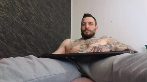 Snapshot of thebestmuscles chatting on 02-25-25, 01:39 John online show from 02-25-25, 01:39