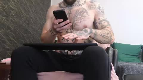 Snapshot of thebestmuscles chatting on 03-05-25, 10:11 John online show from 03-05-25, 10:11