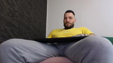 Snapshot of thebestmuscles chatting on 03-08-25, 06:32 John online show from 03-08-25, 06:32