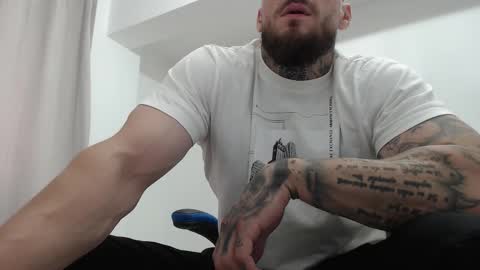 Snapshot of thebestmuscles chatting on 09-13-25, 03:23 John online show from 09-13-25, 03:23