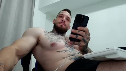 Snapshot of thebestmuscles chatting on 09-22-25, 08:22 John online show from 09-22-25, 08:22