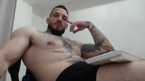 Snapshot of thebestmuscles chatting on 11-09-25, 09:46 John online show from 11-09-25, 09:46