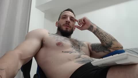 Snapshot of thebestmuscles chatting on 11-16-25, 08:58 John online show from 11-16-25, 08:58