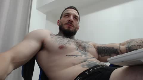 Snapshot of thebestmuscles chatting on 11-23-25, 08:52 John online show from 11-23-25, 08:52