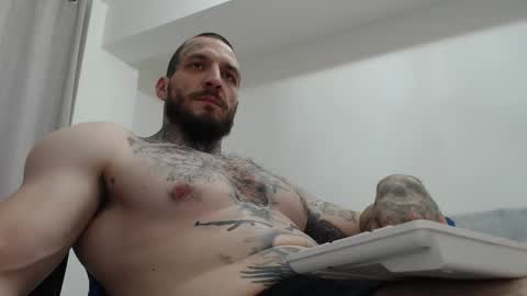 Snapshot of thebestmuscles chatting on 11-28-25, 09:17 John online show from 11-28-25, 09:17