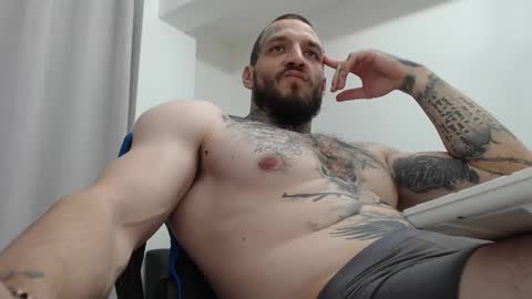 Snapshot of thebestmuscles chatting on 12-01-25, 08:47 John online show from 12-01-25, 08:47