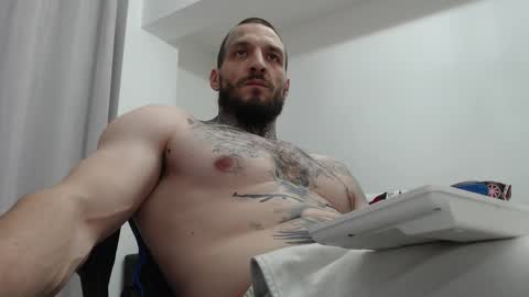 Snapshot of thebestmuscles chatting on 12-02-25, 08:37 John online show from 12-02-25, 08:37