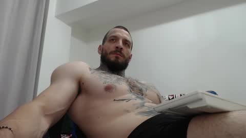 Snapshot of thebestmuscles chatting on 12-05-25, 08:49 John online show from 12-05-25, 08:49