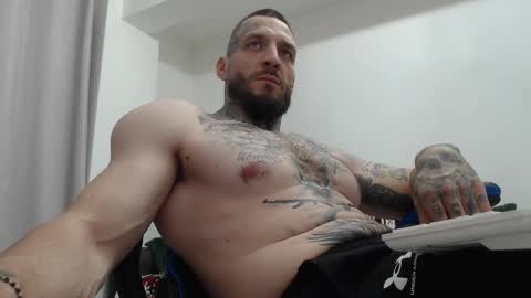 Snapshot of thebestmuscles chatting on 12-20-25, 06:48 John online show from 12-20-25, 06:48