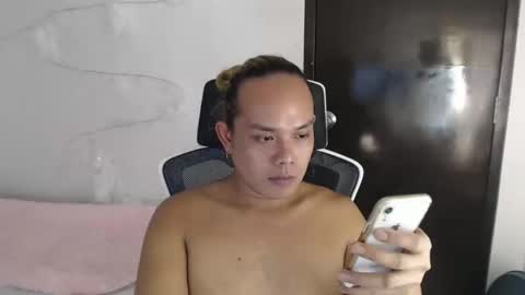 Snapshot of thebitch_cowbell chatting on 11-04-25, 08:24 thebitch_cowbell online show from 11-04-25, 08:24