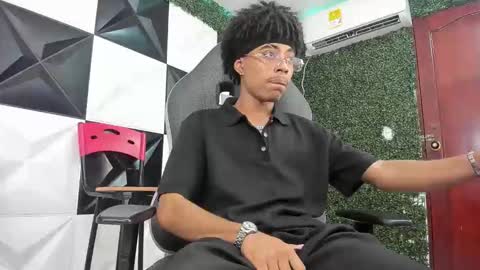 Snapshot of theblackflavor chatting on 05-31-26, 01:40 Flavor online show from 05-31-26, 01:40