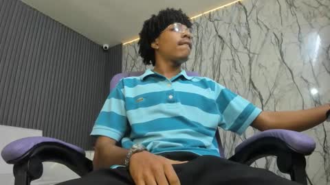 Snapshot of theblackflavor chatting on 06-05-26, 01:17 Flavor online show from 06-05-26, 01:17