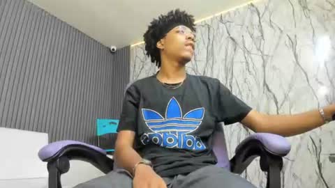 Snapshot of theblackflavor chatting on 06-11-26, 01:42 Flavor online show from 06-11-26, 01:42