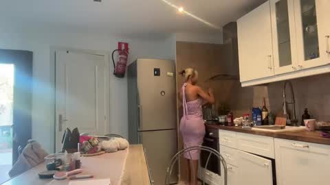 Snapshot of thecontcobracock24cm chatting on 01-28-25, 03:46 thecontcobracock24cm online show from 01-28-25, 03:46