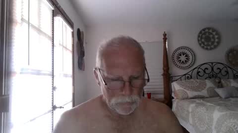Snapshot of thecooltool_1 chatting on 05-11-26, 10:18 thecooltool_1 online show from 05-11-26, 10:18