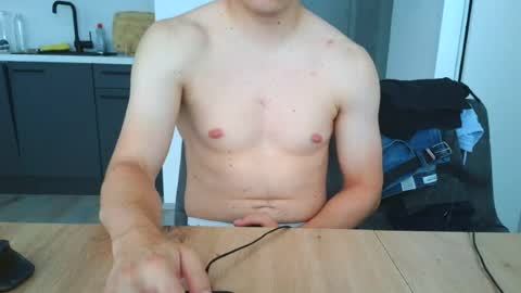 Snapshot of thecuteguy144949 chatting on 06-17-26, 09:34 thecuteguy144949 online show from 06-17-26, 09:34