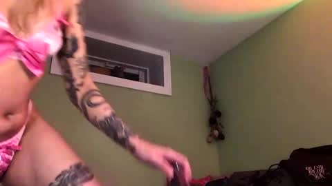 KIng Venus online show from 01-25-25, 02:58