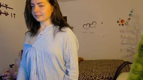 TheFarmergirl online show from 11-17-25, 05:13