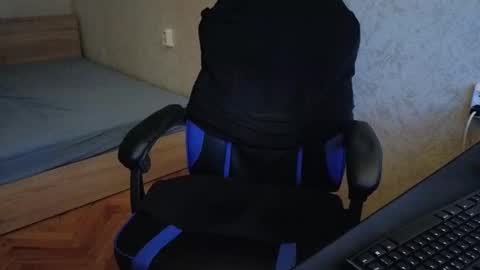 Snapshot of thefitgiant chatting on 03-04-25, 10:38 Vince online show from 03-04-25, 10:38