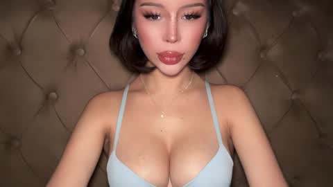 Elle  dont forget to folloW me and thumbs up online show from 03-06-26, 12:07