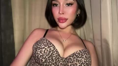 Elle  dont forget to folloW me and thumbs up online show from 03-19-26, 11:14