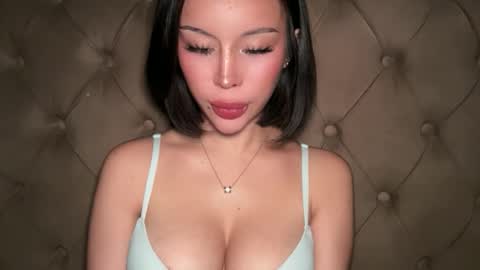 Elle  dont forget to folloW me and thumbs up online show from 04-04-26, 02:25