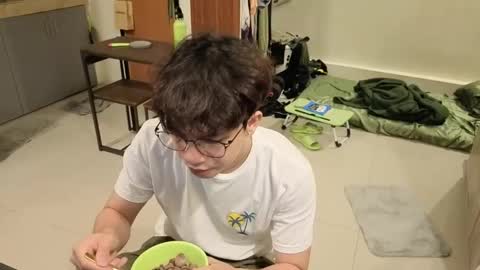 Green online show from 03-24-26, 10:20