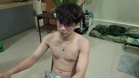 Green online show from 04-24-26, 08:33