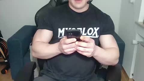 Snapshot of theguyfrombehind chatting on 04-05-26, 07:05 Alex online show from 04-05-26, 07:05